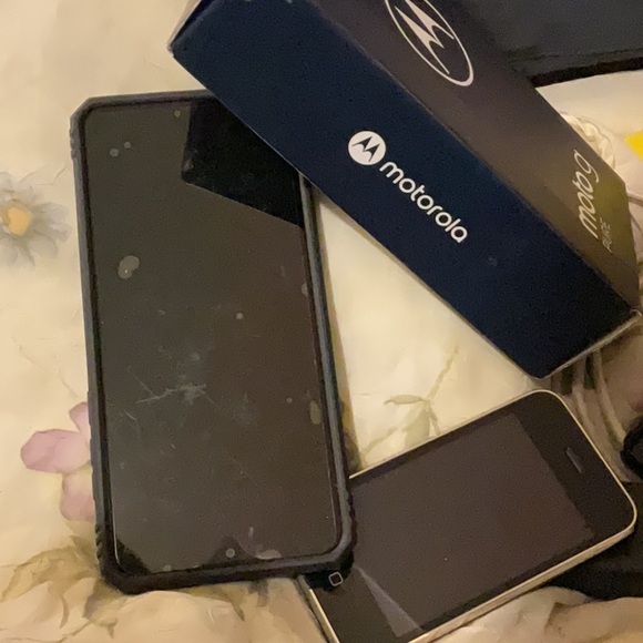 Motorola Black Cell Phone - Picture 2 of 4